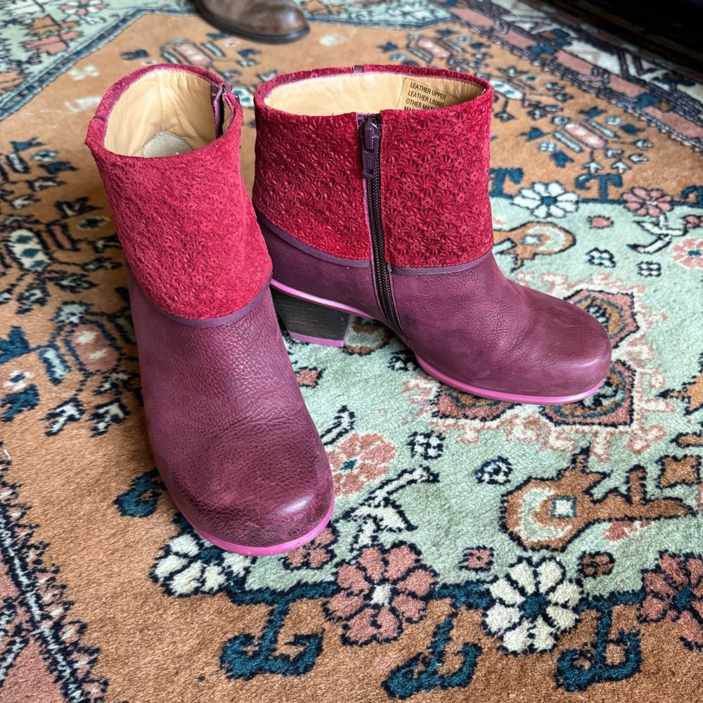 Beautiful Fluevog Hopefuls Esperanza red ankle boots W7.5 - Picture 5 of 9